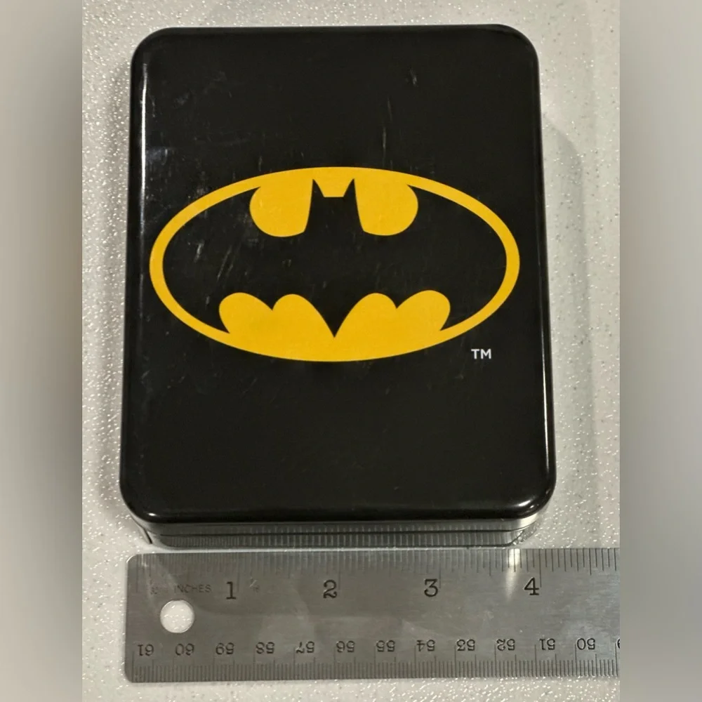 New D.C. Comics Batman Bifold Wallet / BATMAN “THE BAT SIGNAL” - Case Included